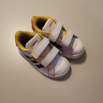 Otroški športni copati Adidas, vel. 23,5