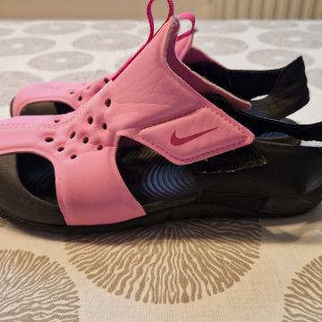 Otroški športni sandali Nike, za na plažo, v vodo št.33,5 ohranjeni
