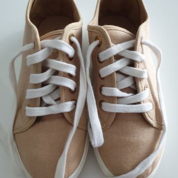 Nove platnene superge