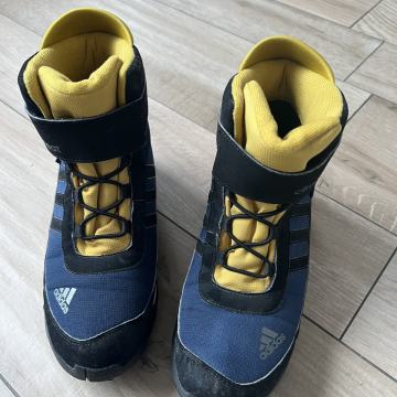 Pohodni  Adidas vodoodporni visoki čevlji 37 1/3