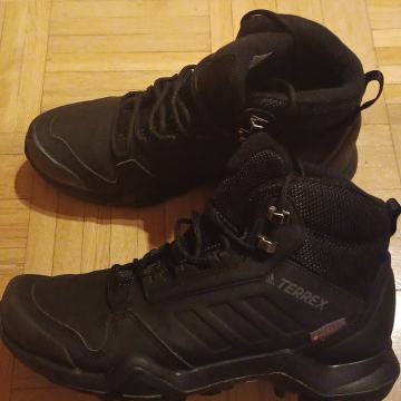 POHODNI ČEVLJI ADIDAS TERREX ŠT. 40 kot novi