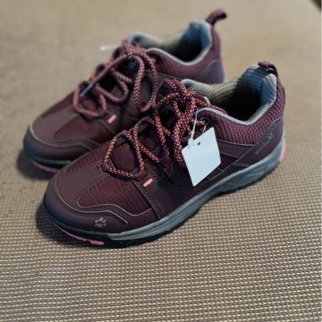 Pohodni čevlji Jack Wolfskin 37 in 36-novo