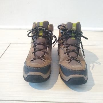 Pohodni čevlji Quechua, waterproof, št. 37