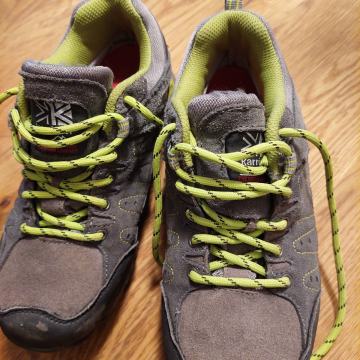 Pohodniške čevlje št. 37 prodam