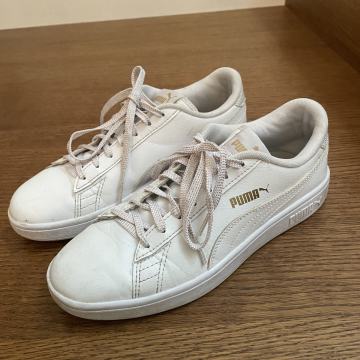 Prodam dekliške sneaker PUMA Smash V2 št.38