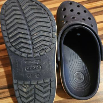 PRODAM NATIKAČE CROCS št. J 3, št. 34-35