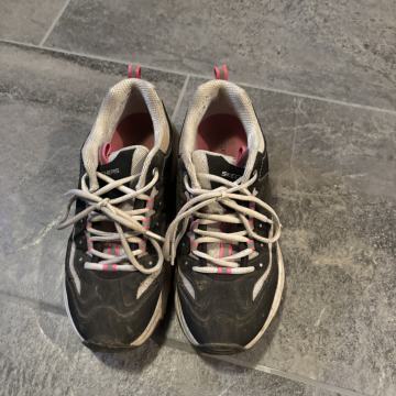 Prodam Skechers superge st. 35