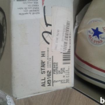 Prodamo bež all-stareke št.35 original nenošene USA..