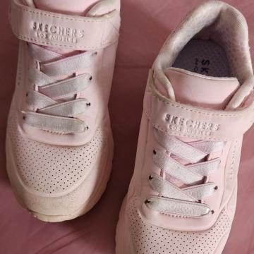 Skechers supege, stebilka 30, svetlo raza barve