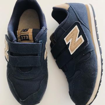 Temno modri sneakersi New Balance velikost 32