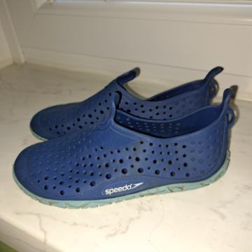 Speedo vodni čevlji 32