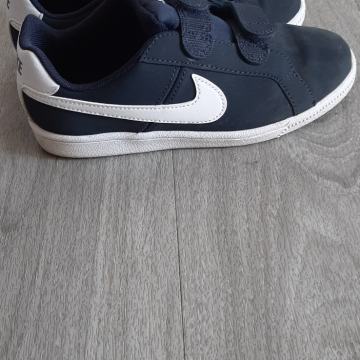Športni čevelj Nike št.31
