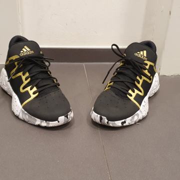 Športni copati za košarko Adidas