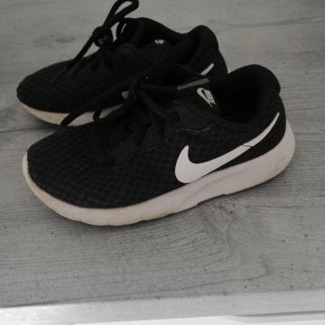 ŠPORTNI COPATI NIKE ŠT. 29,5