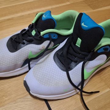 Športni copati Nike št.40