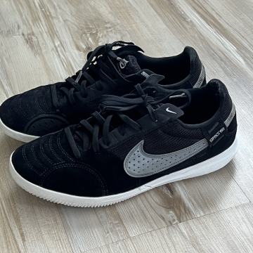 Športni copati NIKE STREETGATO, št. 38,5