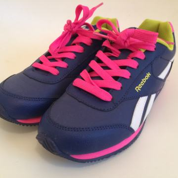 Copati Reebok st. 36,5 kot novi.