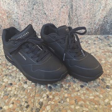 Športni copati Skechers 37