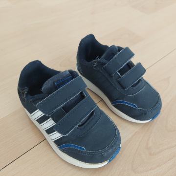 Superge Adidas št. 22