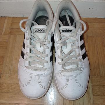 Superge Adidas v beli barvi, številka EU 36