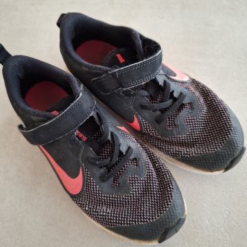 Superge Nike 35