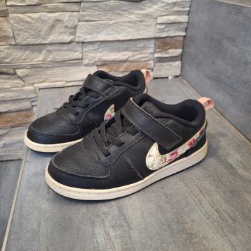 Superge Nike št. 27