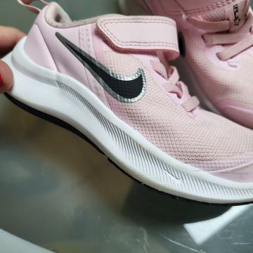 Superge Nike št.28 roza barve
