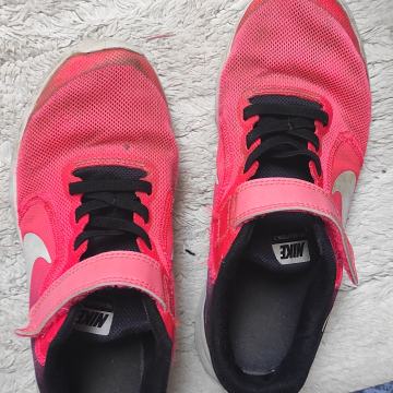 Superge Nike št.33