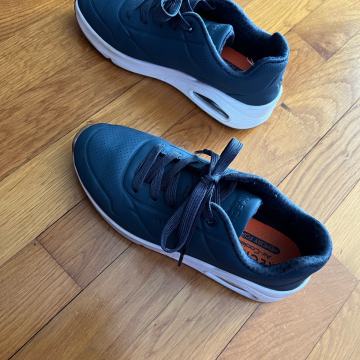 Superge Skechers (št. 35)