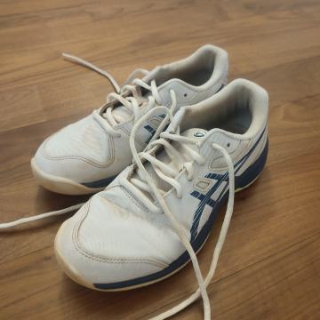 Superge za tenis št. 37
