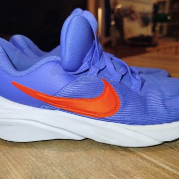 Supergi Nike,  velikost 35