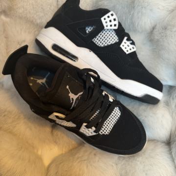 Teniski Jordan 37