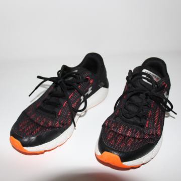 UNDER ARMOUR Charged Roque št. 40