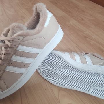 Adidas Superstar Fur čevlji / superge 41 1/3 [Novo]