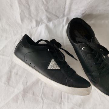 Čevlji GUESS, vel. 37