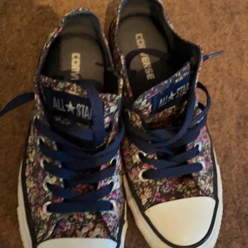 CONVERSE št.37,5