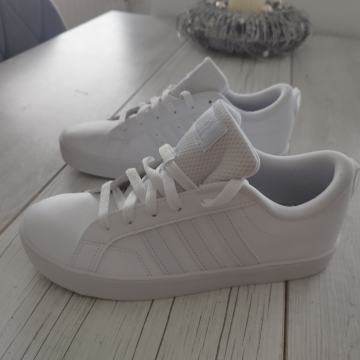 Fantovski čevlji Adidas št 37