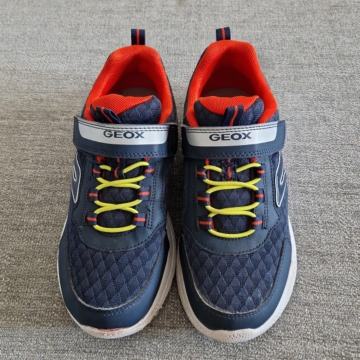 Geox superge z lučkami št. 36