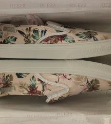 Guess : Slip-on & Lace-free