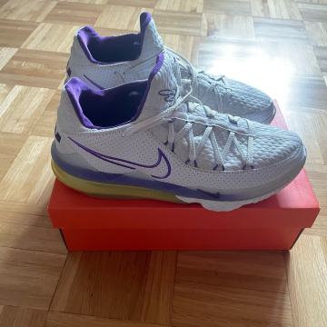 Košarkarski copati Nike LeBron 17 Low "Lakers Home" št. 47