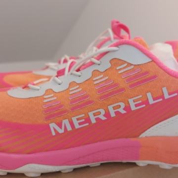 Merrell novi roza št.38 ženski ali otroški pohodni čevlji