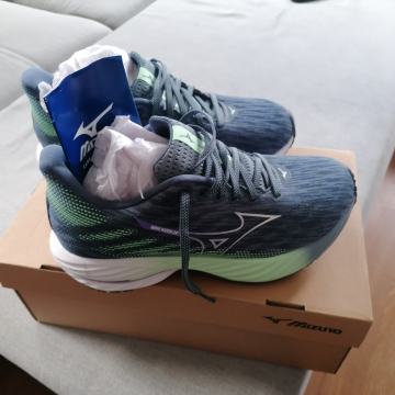 Mizuno waverider 28 št. 38.5