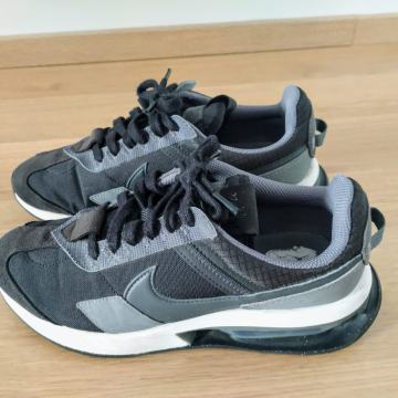 Nike Air Max Pre-Day barva črno-siva