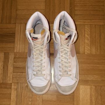 Nike Blazer mid ‘77 blanc rose - št. 41