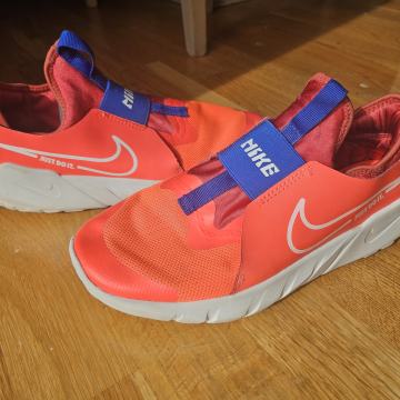 NIKE FLEX RUNNER 39