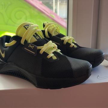 Nike metcon 10 ž. 37.5