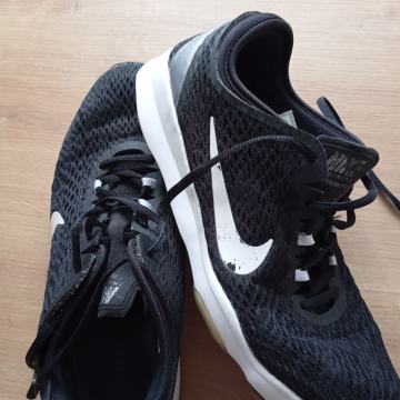 NIKE ORIGINAL ČRNO BELE SUPERGE 39/40