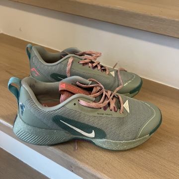 PRODAM NOVE -NIKE Ž TENISKE  TRAIL.JUNIPER št:37,5