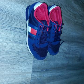 Otroške športne superge Tommy Hilfiger