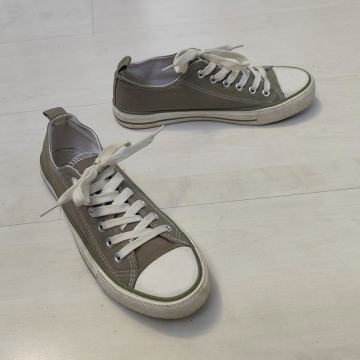 PRIMARK št. 38 allstarke KOT NOVE